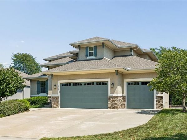 1052 N Stonecrest Road, Olathe, KS 66061
