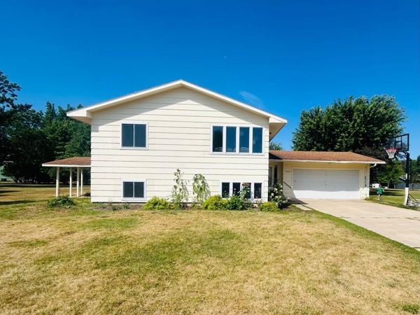 1025 9th Street SW, Wadena, MN 56482