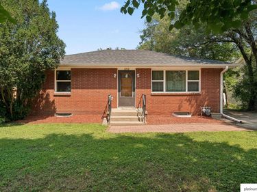 3718 J Street, Lincoln, NE 68510