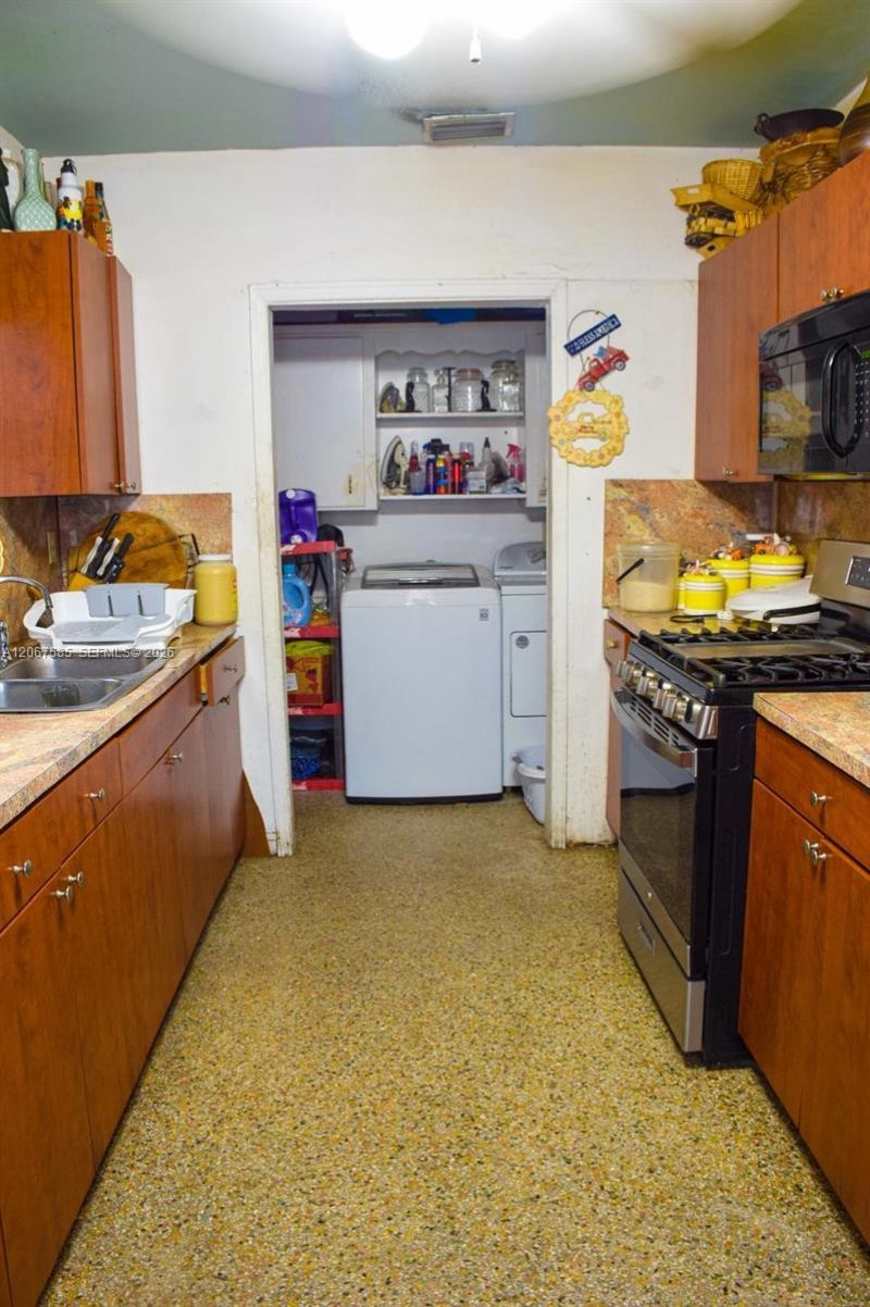371 W 47th St, Hialeah, FL 33012 Photo