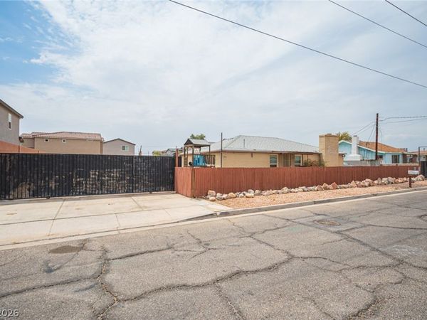 5841 Dodd Street , Las Vegas, NV 89122