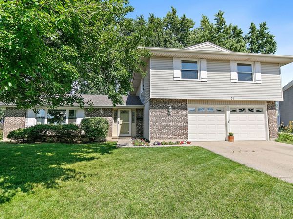 31 S Salem Drive , Schaumburg, IL 60193