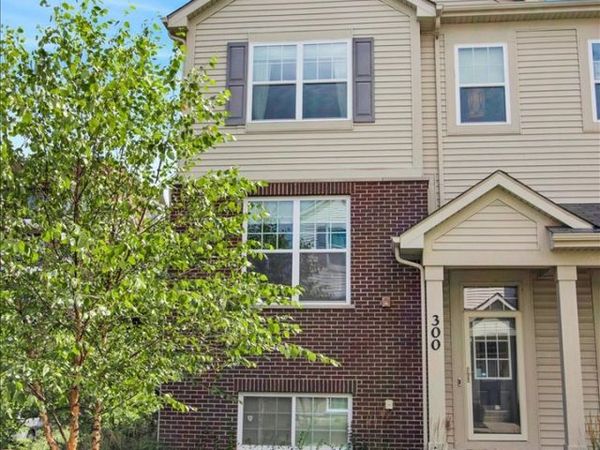 300 Lexington Lane , Rolling Meadows, IL 60008