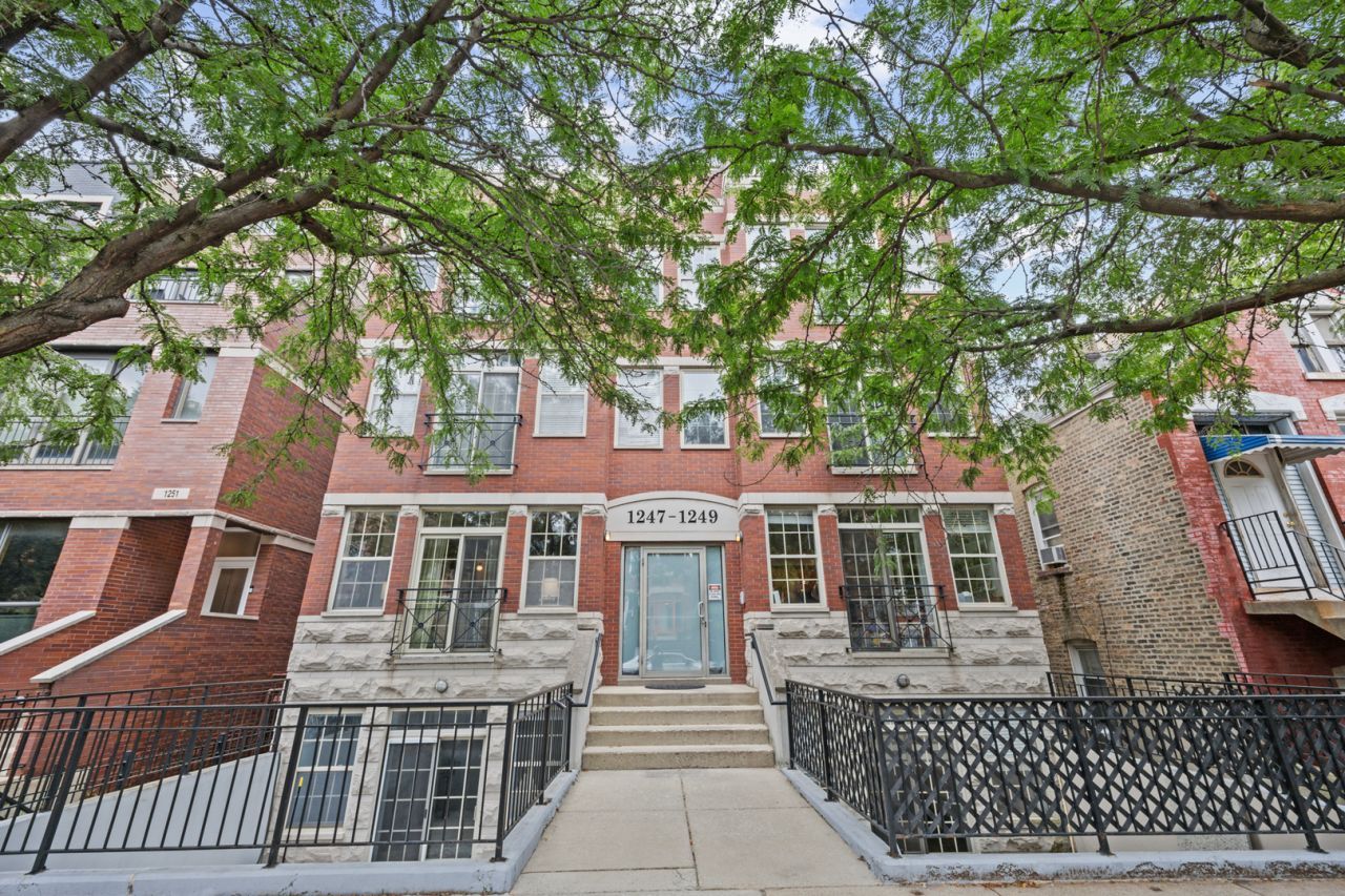 1249 N Bosworth Avenue, Unit 1N, Chicago, IL 60642 Main Photo