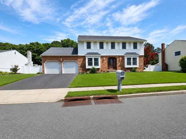 73 Springmeadow Drive , Holbrook, NY 11741