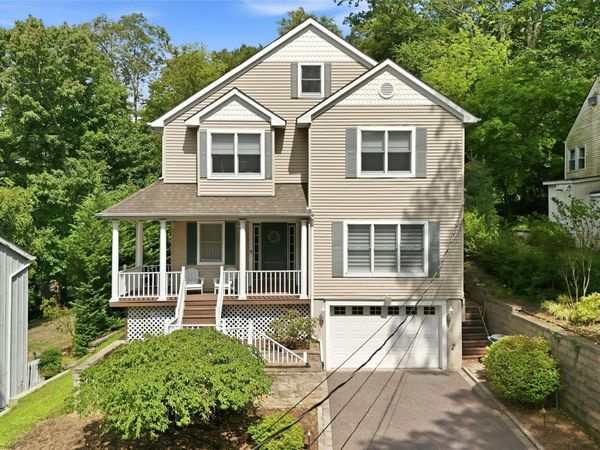 7 Cotswold Drive , Centerport, NY 11721