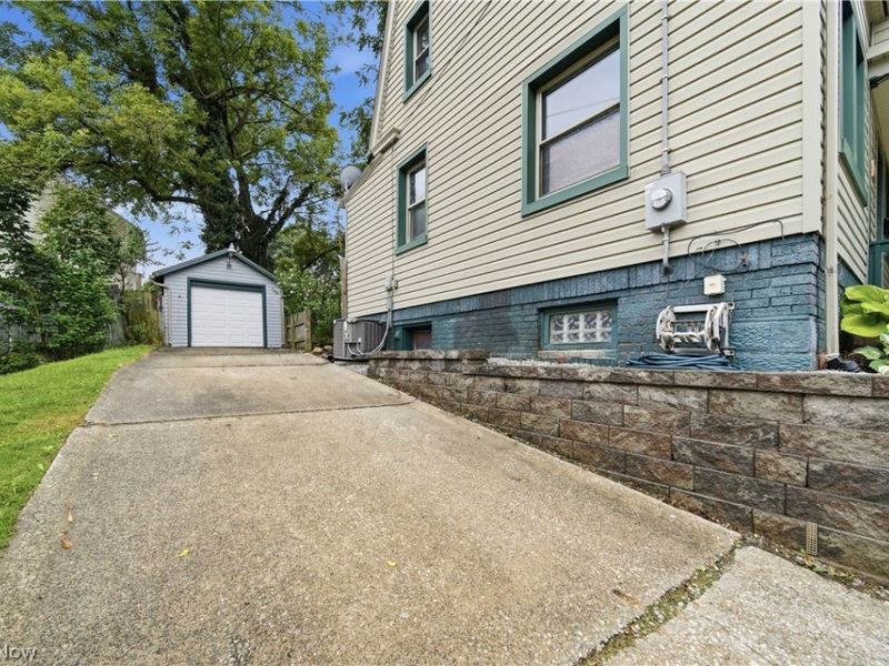1626 Huguelet Street, Akron, OH 44305 Photo 29