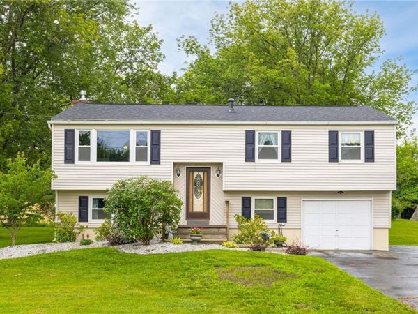 1964 Paddy Ln , Ontario, NY 14519