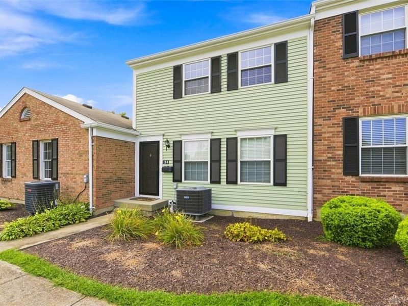 124 Chapel Hill Drive, Unit 124, Fairfield, OH 45014 Photo 2