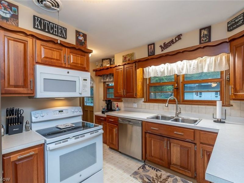 910 S Court Street, Medina, OH 44256 Photo 8