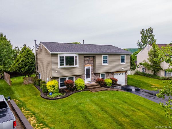 5 Columbia Circle, Highland Mills, NY 10930