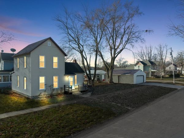 201 W Chestnut Street , Fairbury, IL 61739