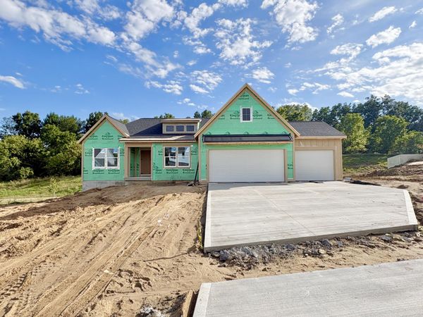 8332 Kettle Oak Drive SE, Alto, MI 49302