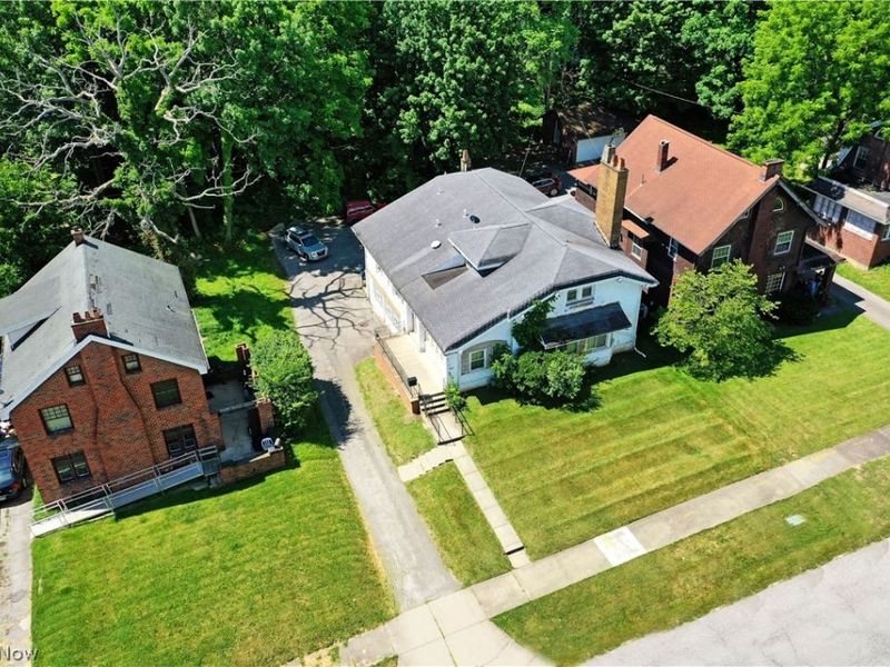 21 Indiana Avenue, Youngstown, OH 44505 Photo 2