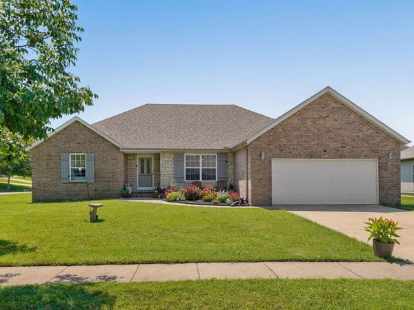 1130 N Gretchen Street, Nixa, MO 65714