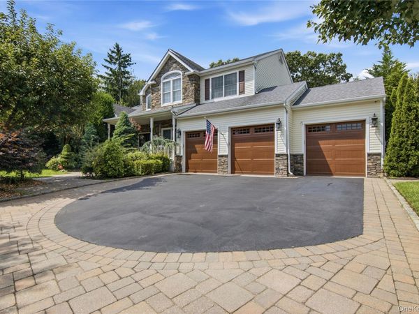 6 Hayloft Court , Smithtown, NY 11787