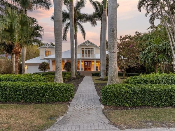 154 4th AVE N, NAPLES, FL 34102