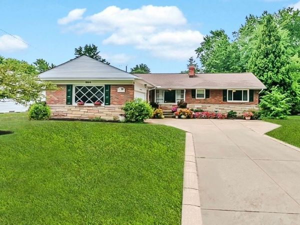 1934 Caronia Drive , Lyndhurst, OH 44124