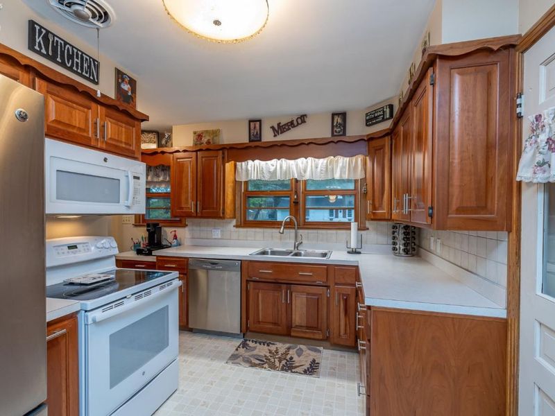 910 S Court Street, Medina, OH 44256 Photo 7