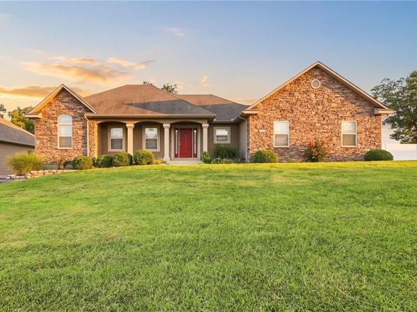 628 Oakmont Drive, Warrensburg, MO 64093