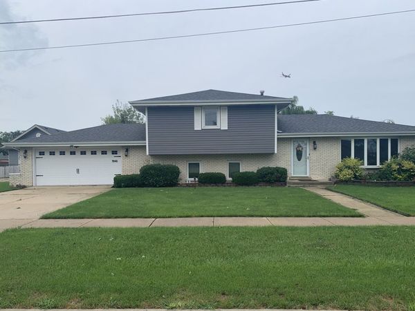 7040 W 82nd Street, Burbank, IL 60459