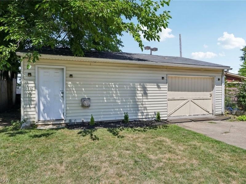 14216 Berwyn Avenue, Cleveland, OH 44111 Photo 22