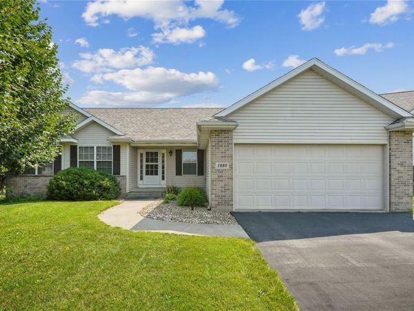 1880 Oak Creek Drive , Marion, IA 52302