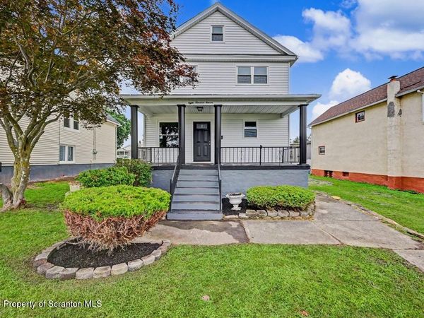 811 Murray Street, Throop, PA 18512