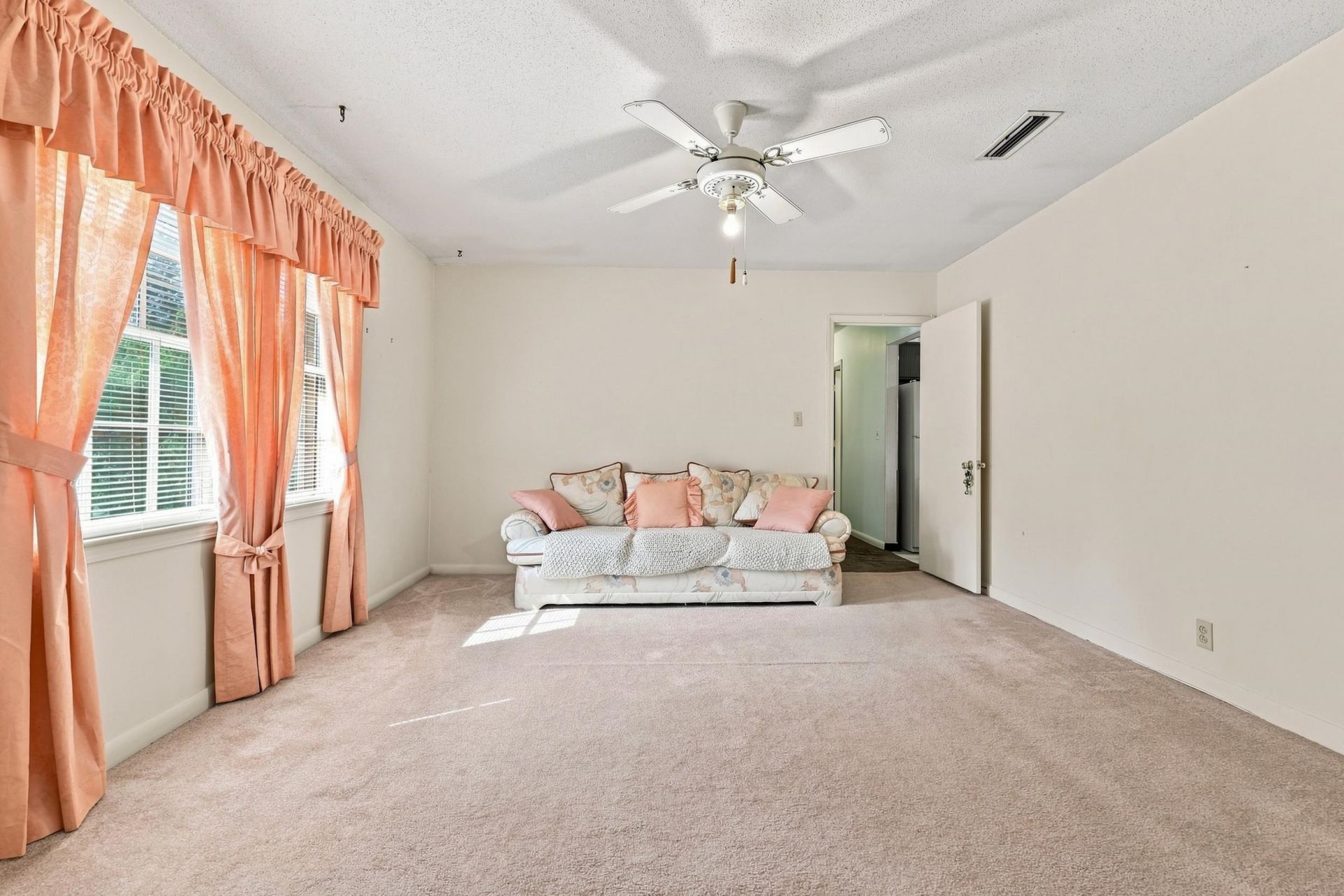 5069 Watergate Dr. Photo 14