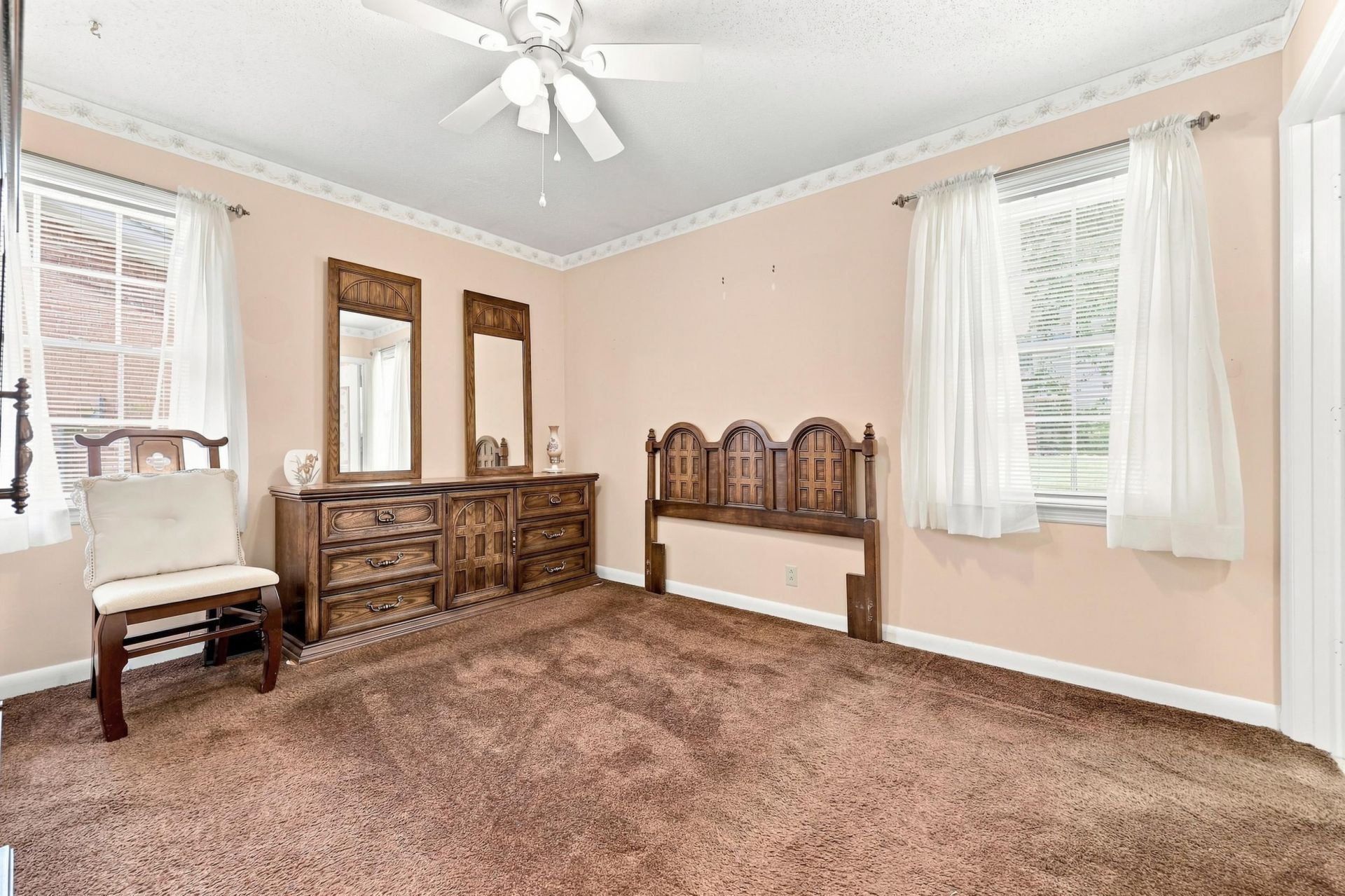5069 Watergate Dr. Photo 17