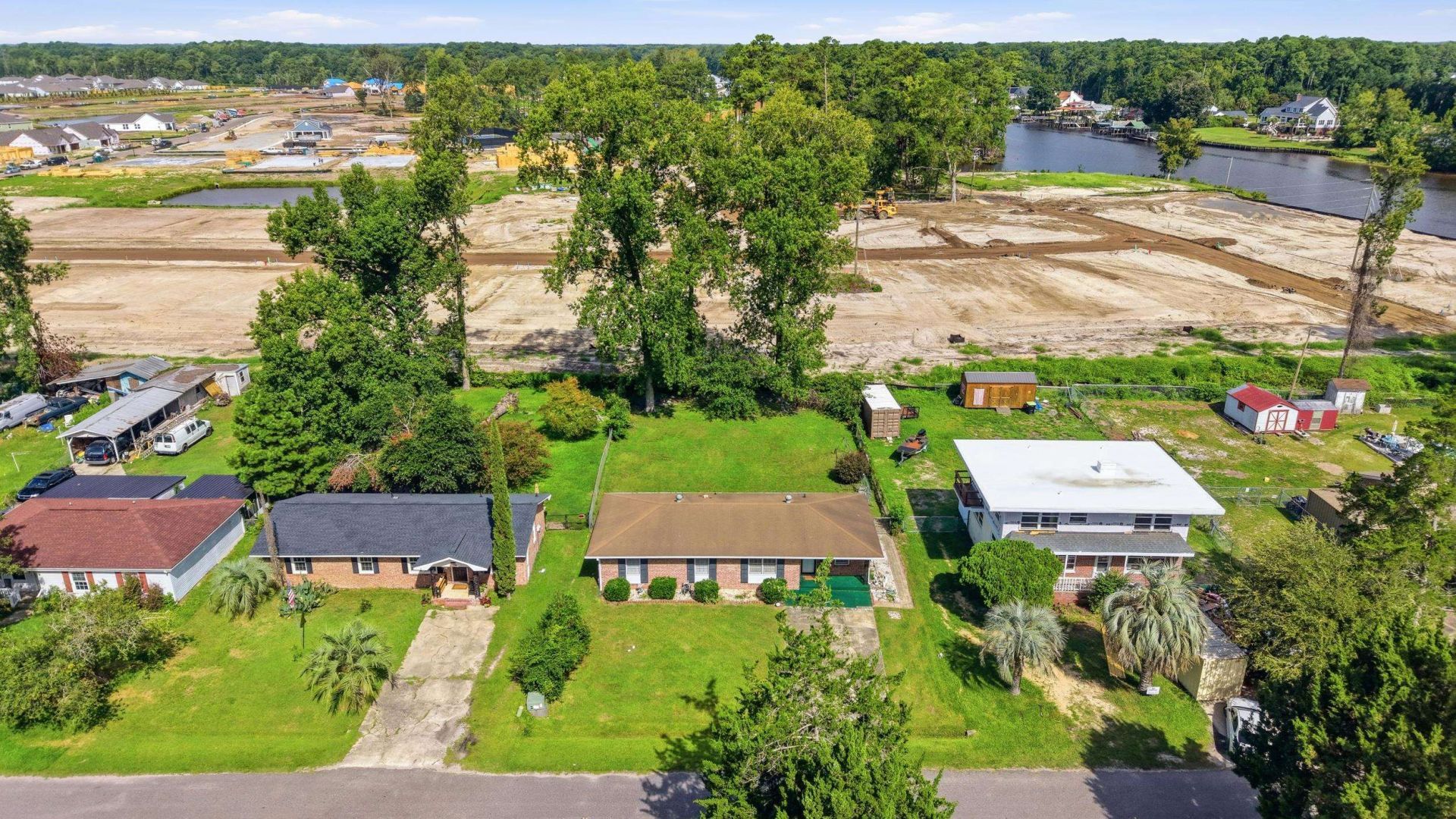 5069 Watergate Dr. Photo 33