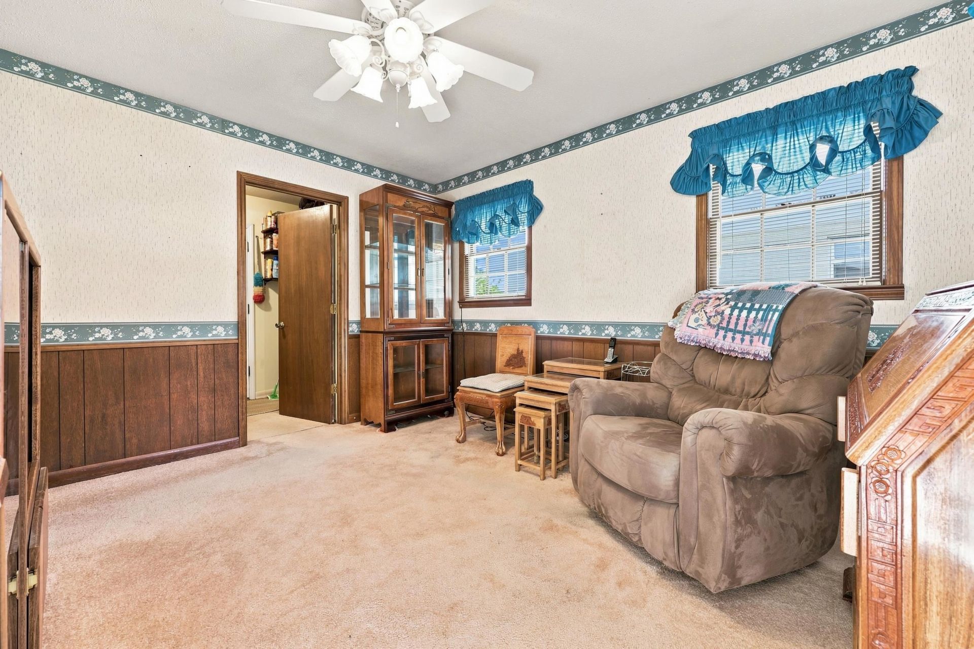 5069 Watergate Dr. Photo 4