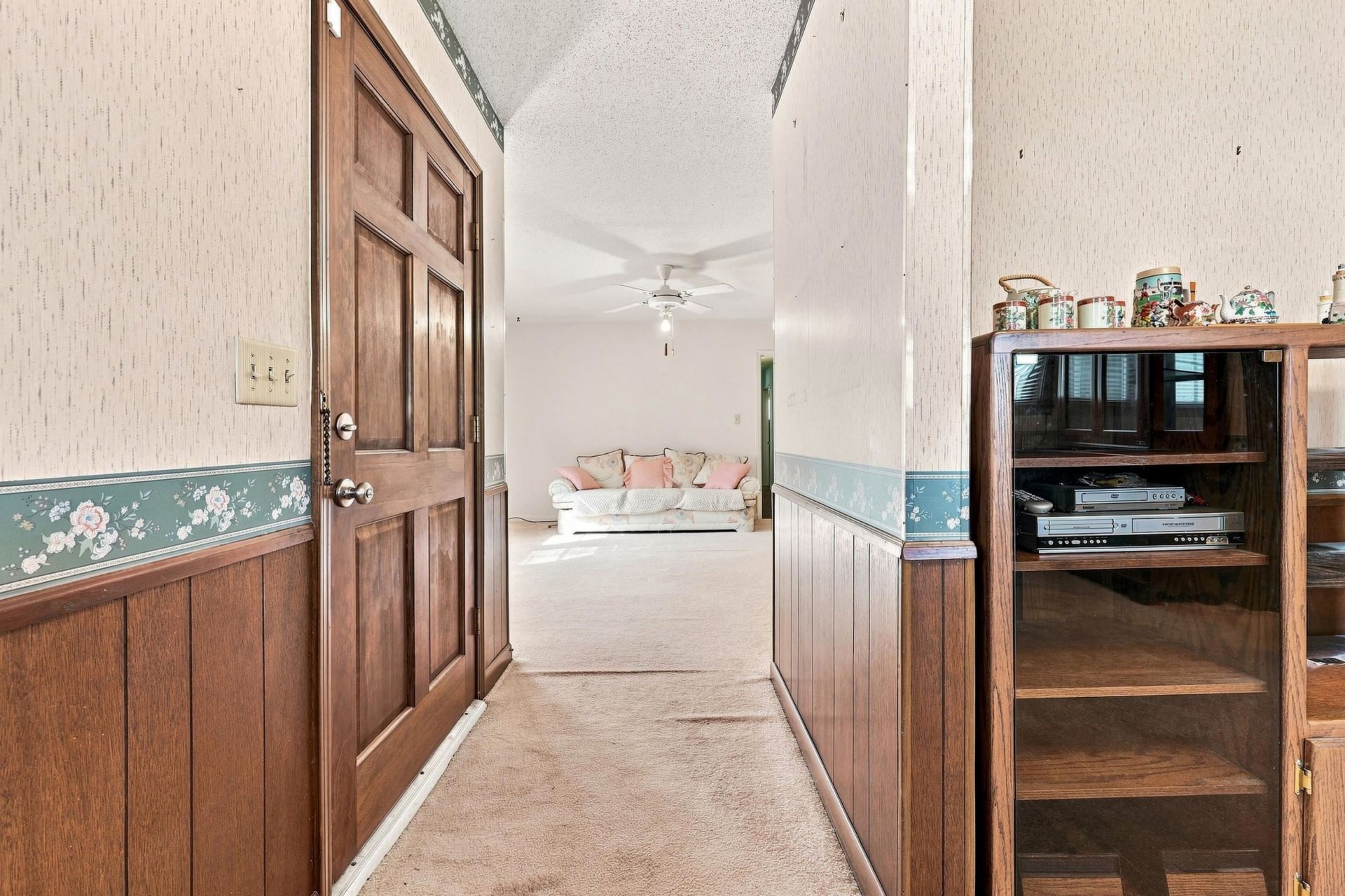 5069 Watergate Dr. Photo 5
