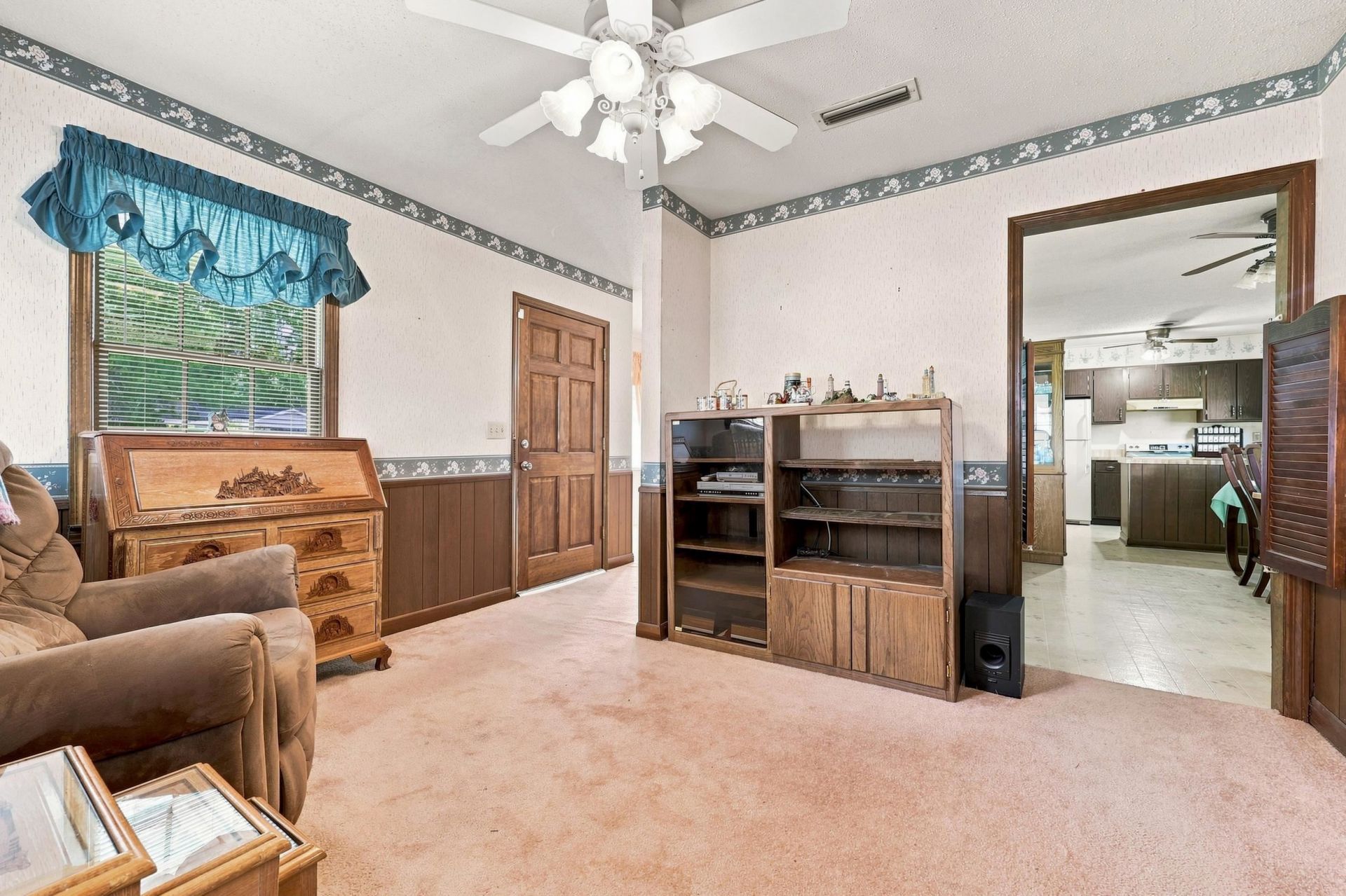 5069 Watergate Dr. Photo 6