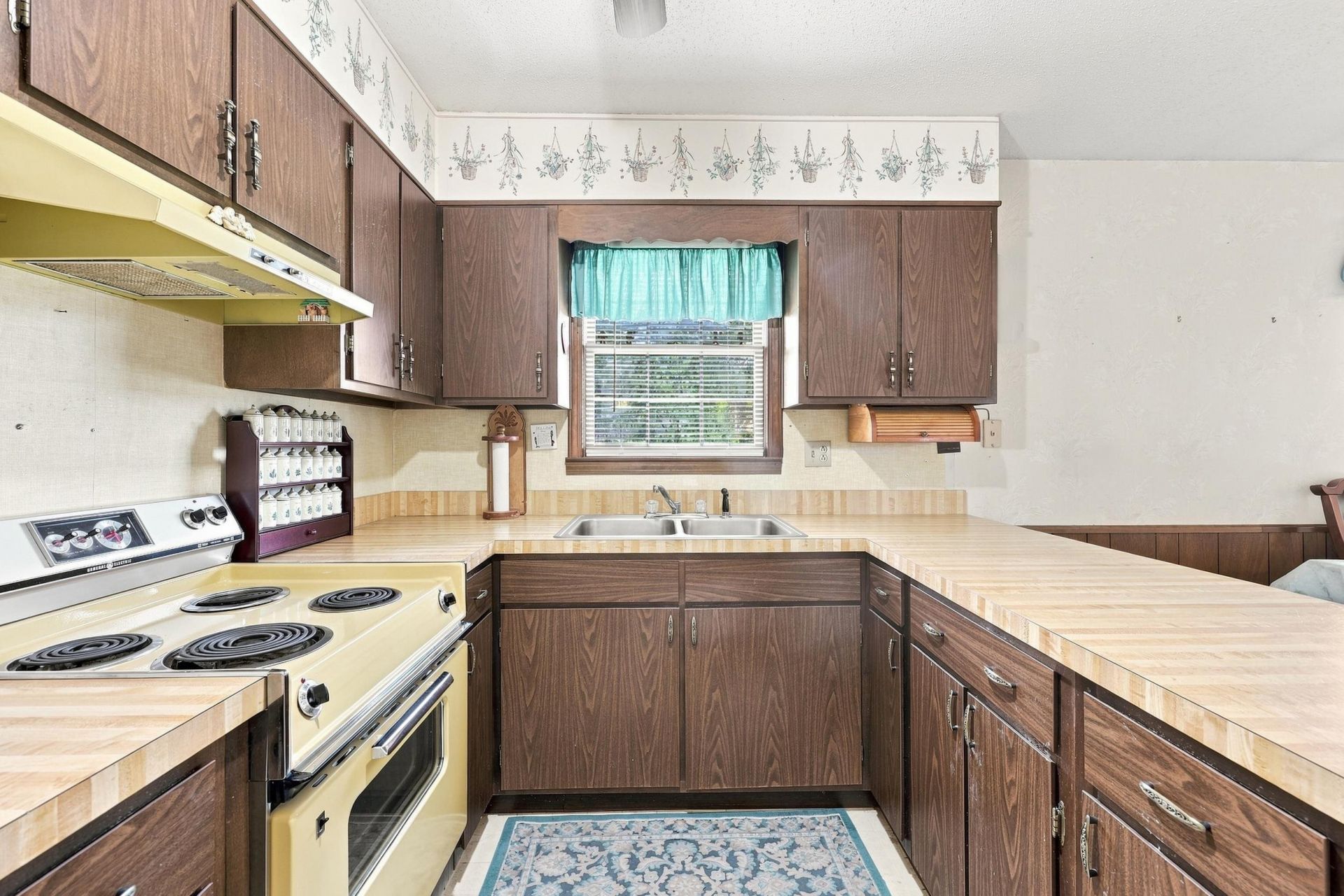 5069 Watergate Dr. Photo 9