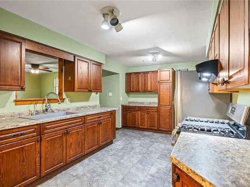 1989 N Longview Street, Beavercreek, OH 45432 Photo 10