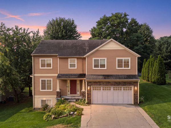 2959 Coppergrove Drive NE, Grand Rapids, MI 49525