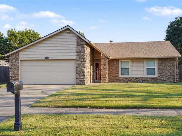1300 W Austin Place , Broken Arrow, OK 74011