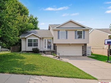 17813 Olive Street, Omaha, NE 68136