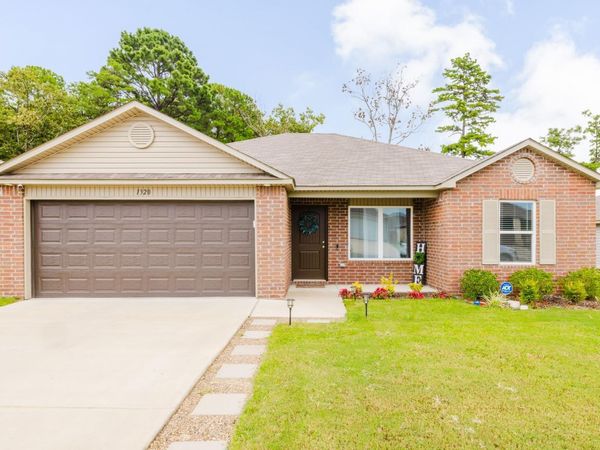 1320 Meadows Drive, Benton, AR 72019