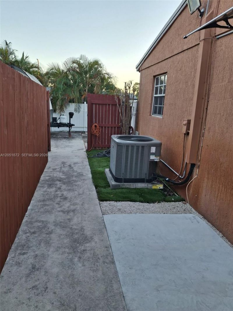 4331 SW 23rd Ct, Fort Lauderdale, FL 33317 Photo