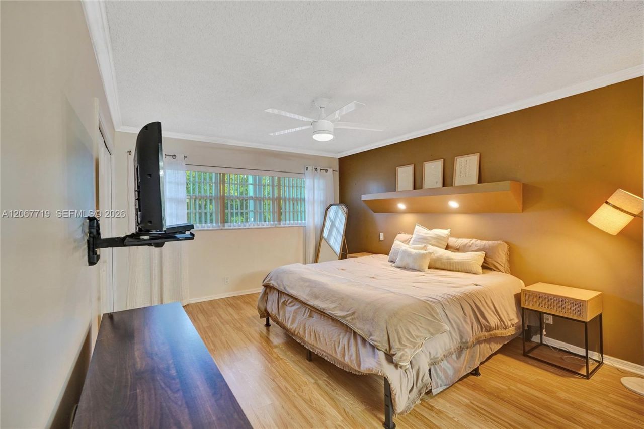 605 Oaks Dr, Unit 504, Pompano Beach, FL 33069 Photo