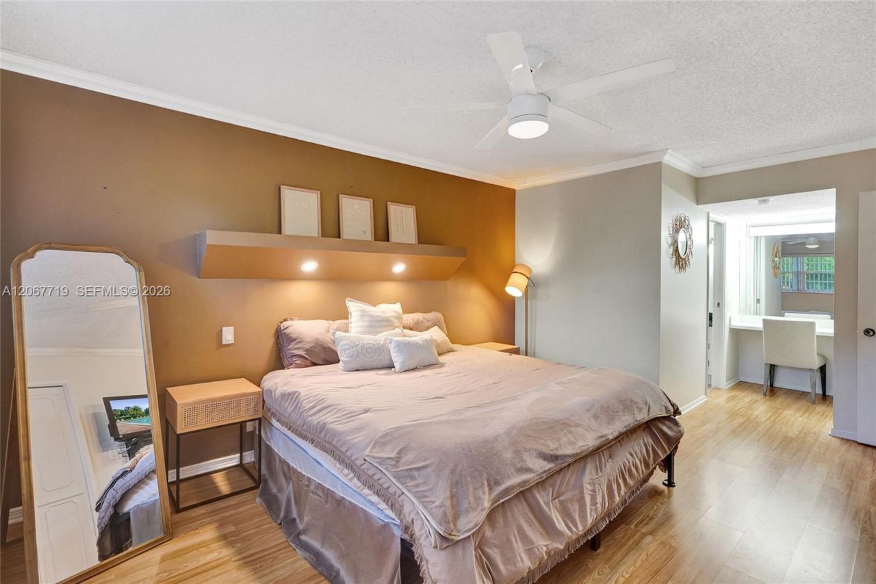 605 Oaks Dr, Unit 504, Pompano Beach, FL 33069 Photo