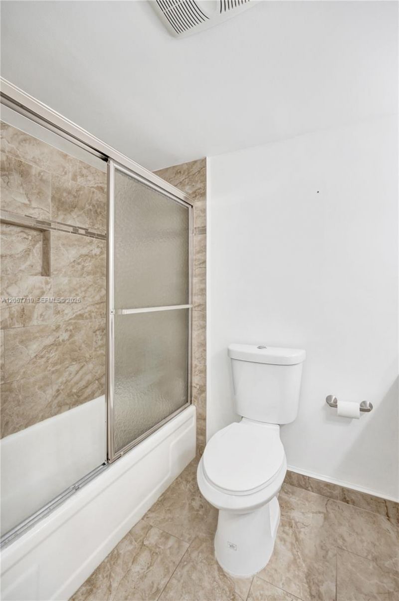 605 Oaks Dr, Unit 504, Pompano Beach, FL 33069 Photo
