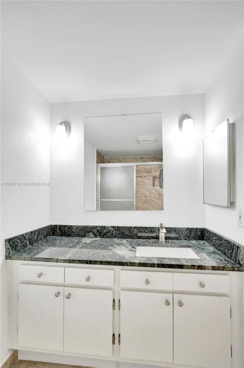 605 Oaks Dr, Unit 504, Pompano Beach, FL 33069 Photo