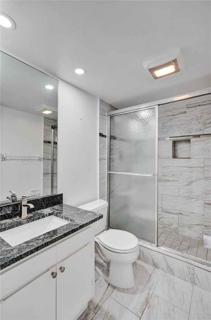 605 Oaks Dr, Unit 504, Pompano Beach, FL 33069 Photo