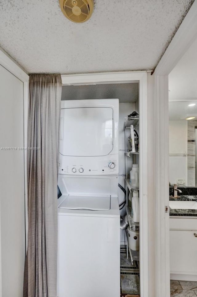605 Oaks Dr, Unit 504, Pompano Beach, FL 33069 Photo
