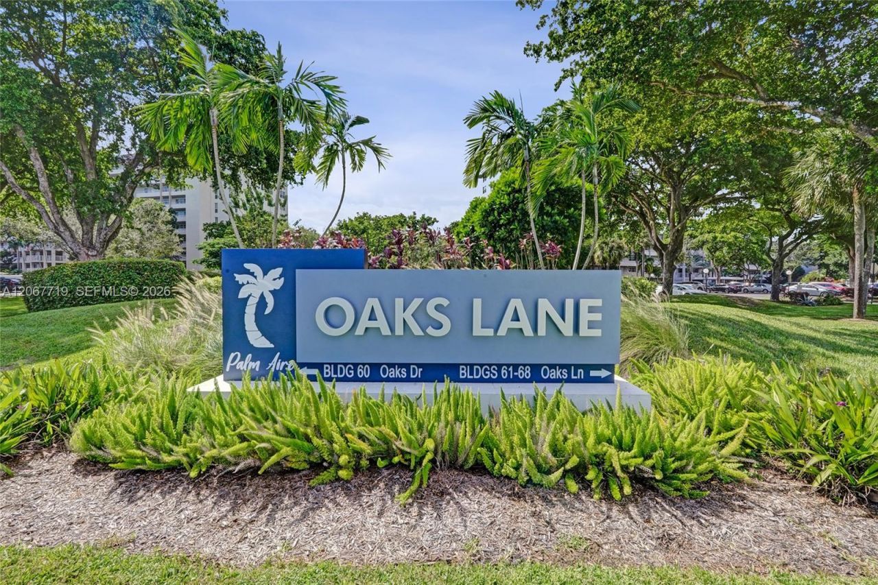 605 Oaks Dr, Unit 504, Pompano Beach, FL 33069 Photo