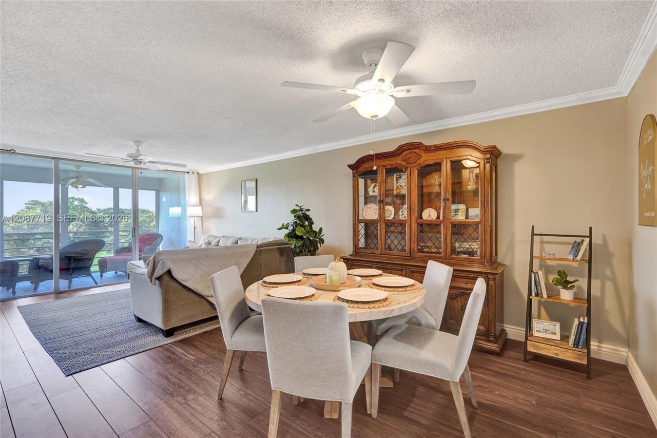 605 Oaks Dr, Unit 504, Pompano Beach, FL 33069 Photo