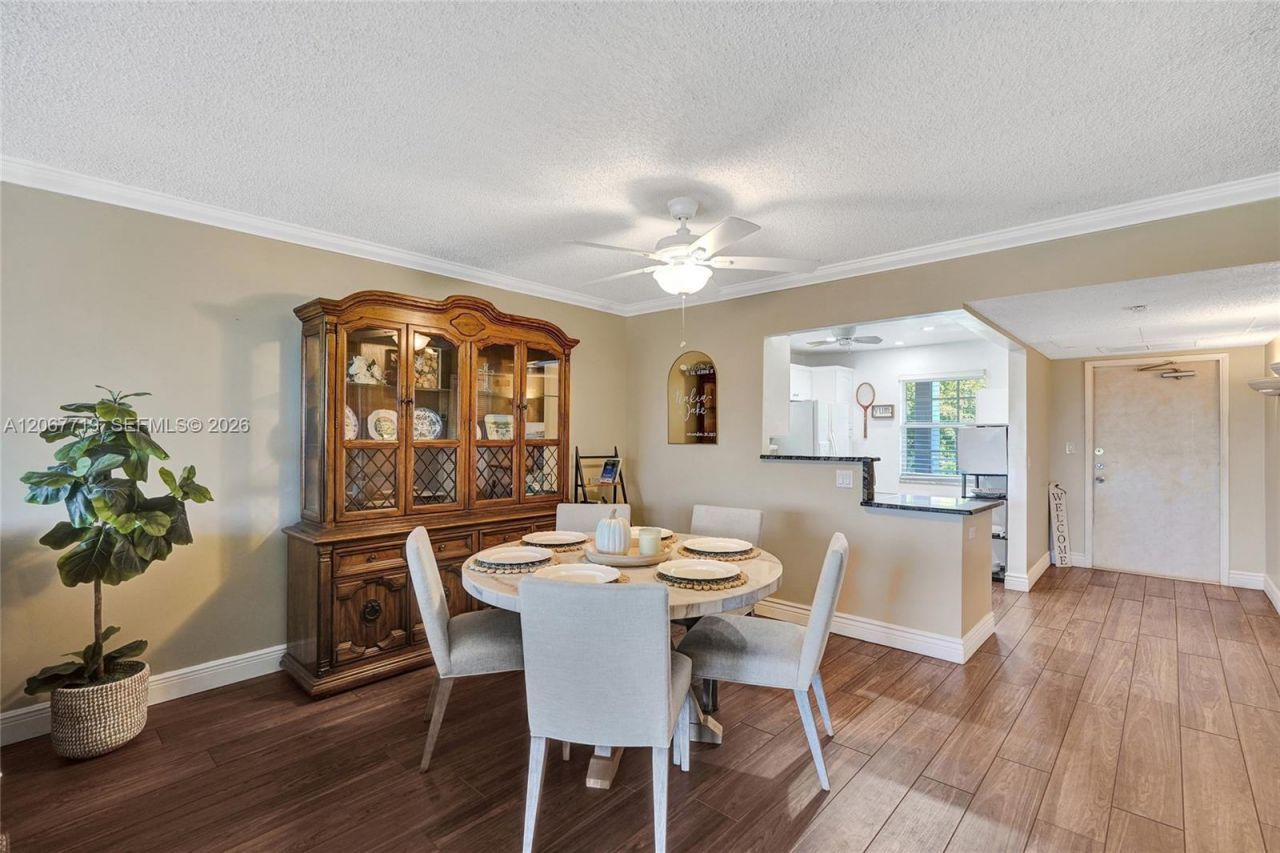 605 Oaks Dr, Unit 504, Pompano Beach, FL 33069 Photo